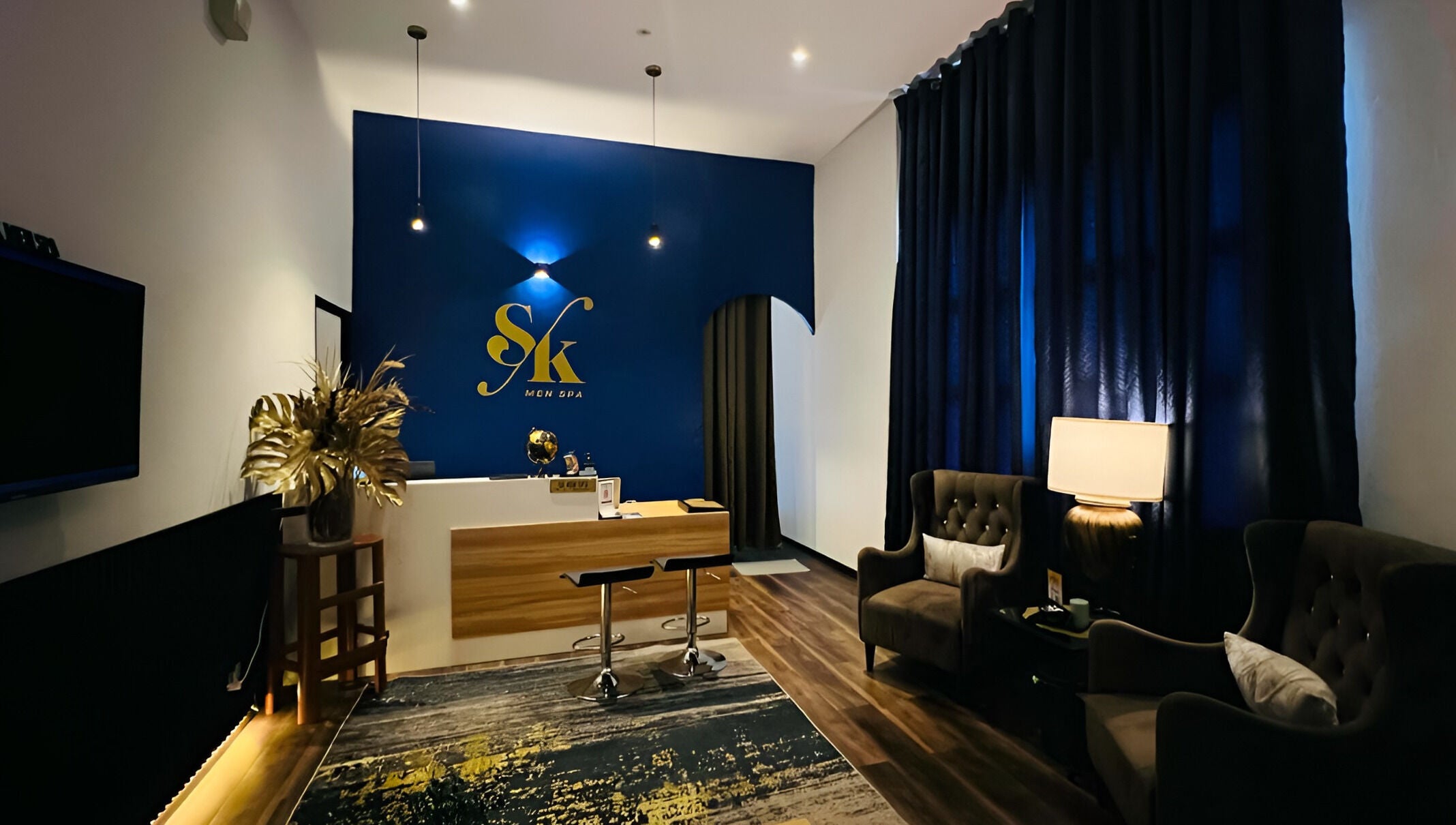 Welcoming lobby of SK Men Spa (Shah Alam) in Shah Alam, Selangor, MY with plush seating and decor.