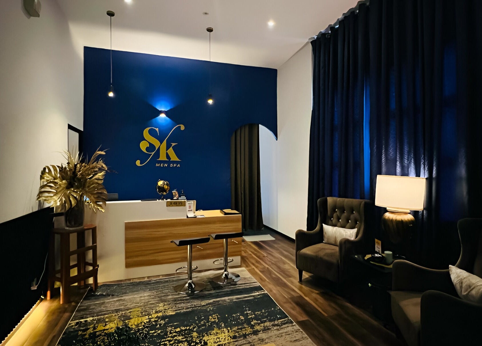 Welcoming lobby of SK Men Spa (Shah Alam) in Shah Alam, Selangor, MY with plush seating and decor.