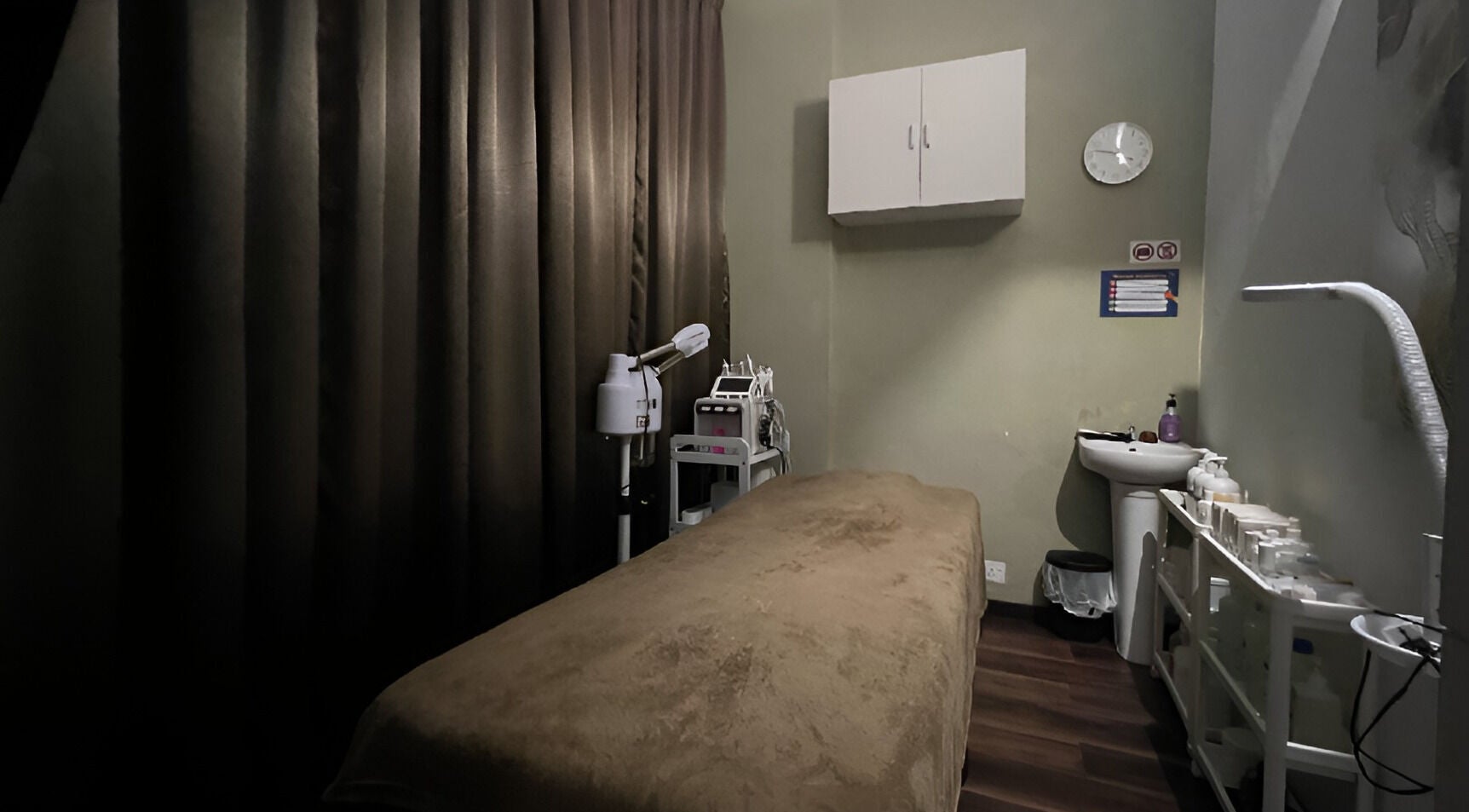 Calm treatment room at SK Men Spa (Shah Alam), Shah Alam, Selangor, MY with massage bed and equipment.