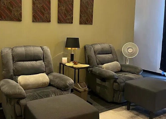 Comfortable recliners in SK Men Spa, Shah Alam, Selangor, MY offer relaxation and peace.