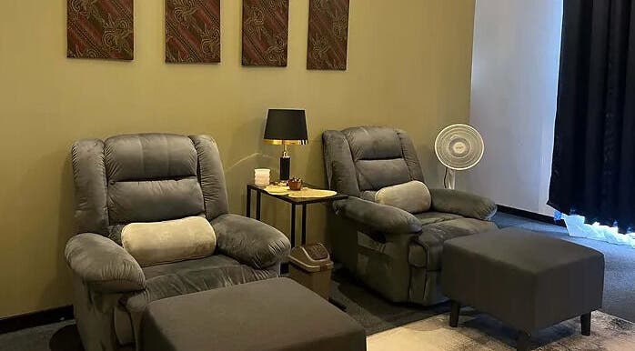 Comfortable recliners in SK Men Spa, Shah Alam, Selangor, MY offer relaxation and peace.