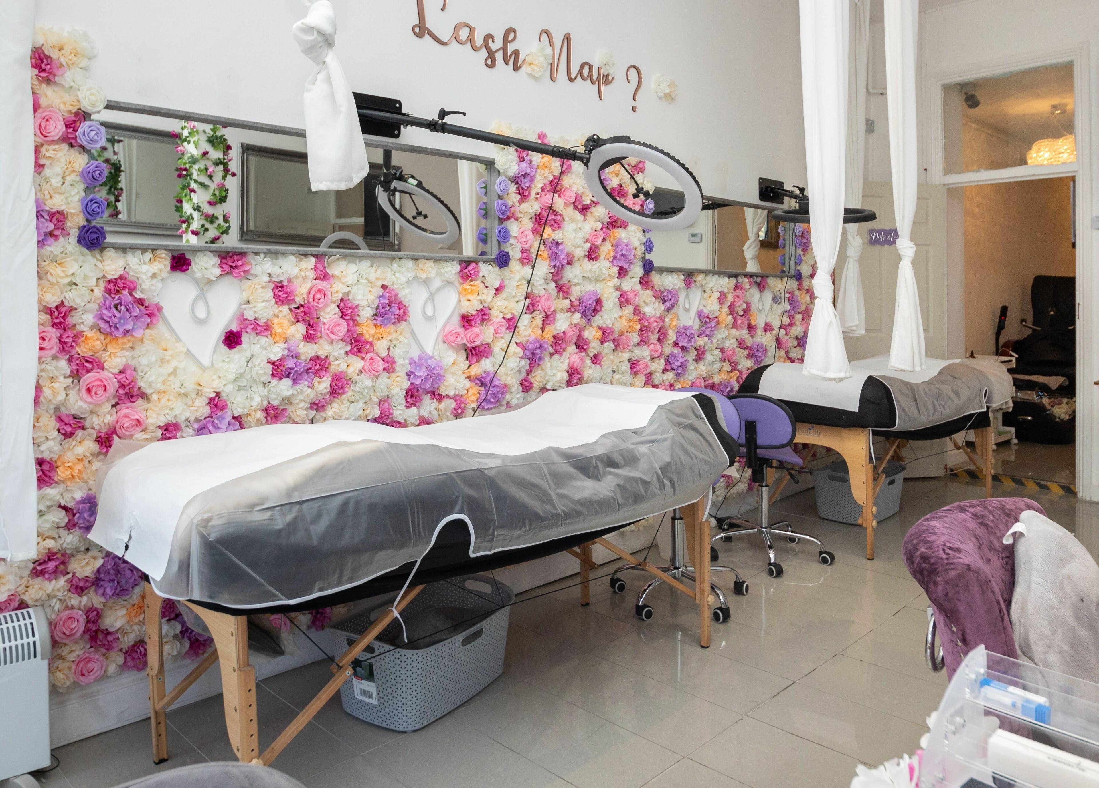 Luxurious treatment room at 10:15 Aesthetics in London, England, GB with floral decor and modern equipment.