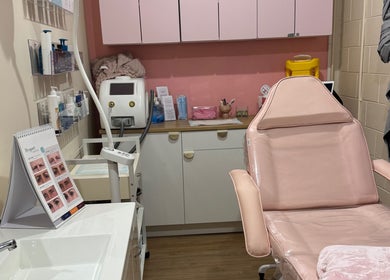 Luxury treatment room at Maddi's Cosmetic Clinique, Melbourne, Victoria, AU with pink accents and sleek decor.
