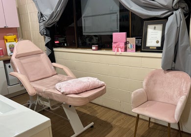 Treatment room at Maddi's Cosmetic Clinique, Melbourne, Victoria, AU with pink chair and decor.
