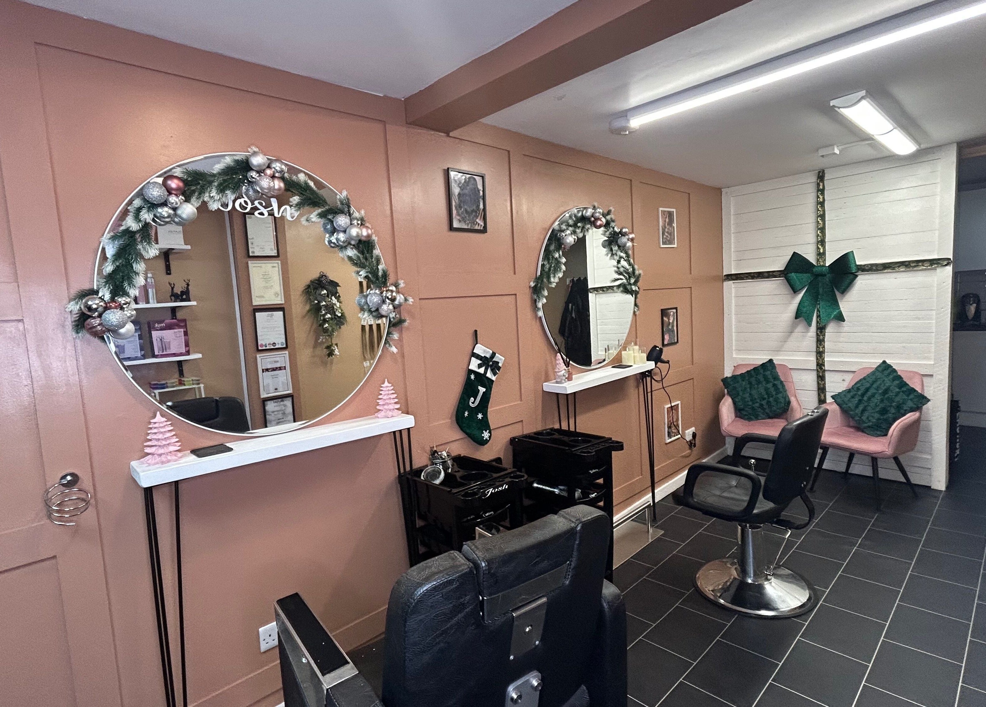 Stylish salon decor with mirrors at Josh’s Hair Hideaway, Leicester, England, GB.