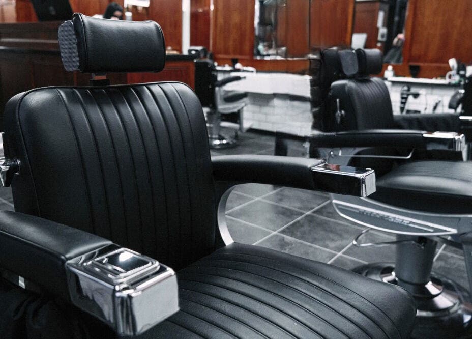 Luxurious barber chair at Pall Mall Barbers Kings Cross, London, England, GB.