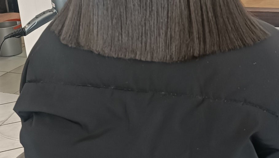 Meg-nificent Hair Smoothing Studio obrázek 1