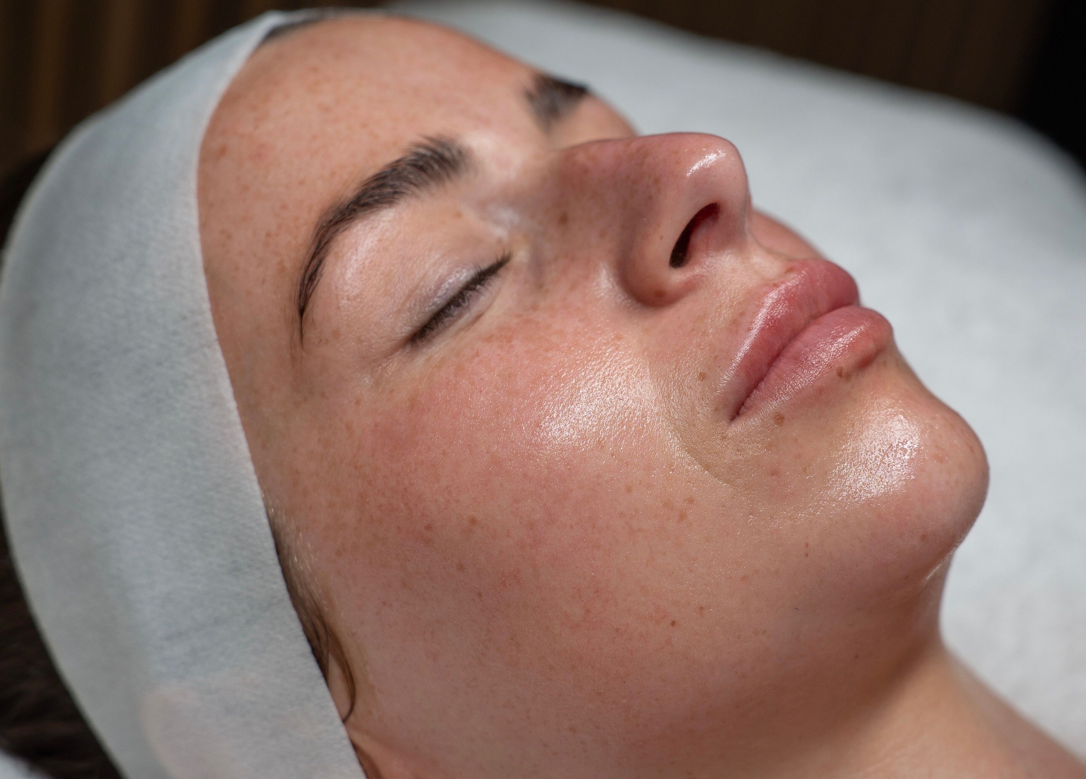 Relaxing facial treatment at The Beauté Spot, Ampthill, England, GB for rejuvenated skin.