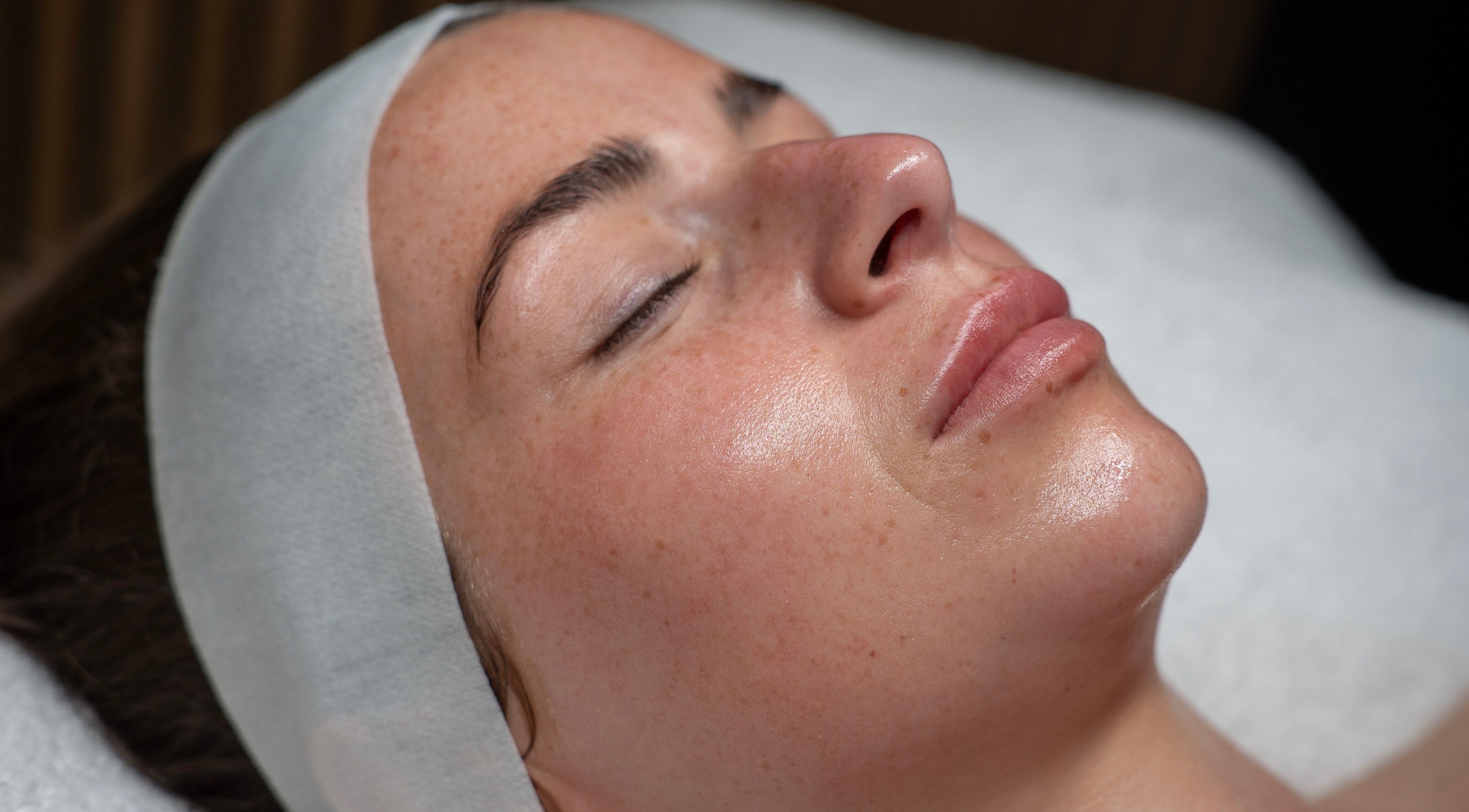 Relaxing facial treatment at The Beauté Spot, Ampthill, England, GB for rejuvenated skin.