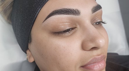 Nikki Pitt Brows and Permanent Makeup billede 3