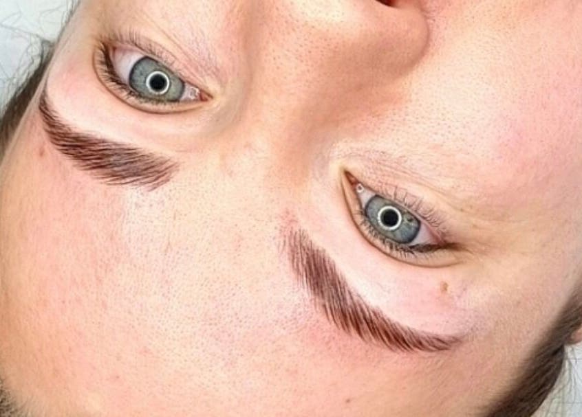 Close-up of expertly shaped eyebrows at Nikki Pitt Brows and Permanent Makeup in Bracknell, England, GB.