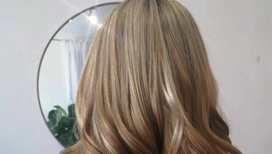 SoCo Hair image 1