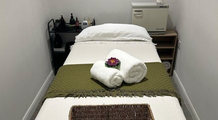 Peaceful massage room at Nalin Thai Massage Therapy, Derby, England, GB with neatly arranged towels and calming decor.