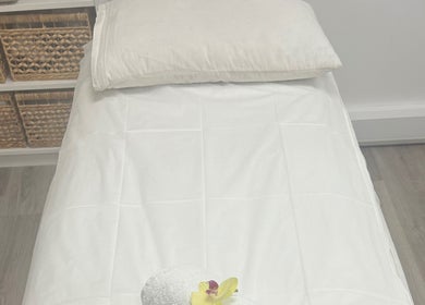 Calming spa bed at Nalin Thai Massage Therapy in Derby, England, GB, ready for a relaxing session.