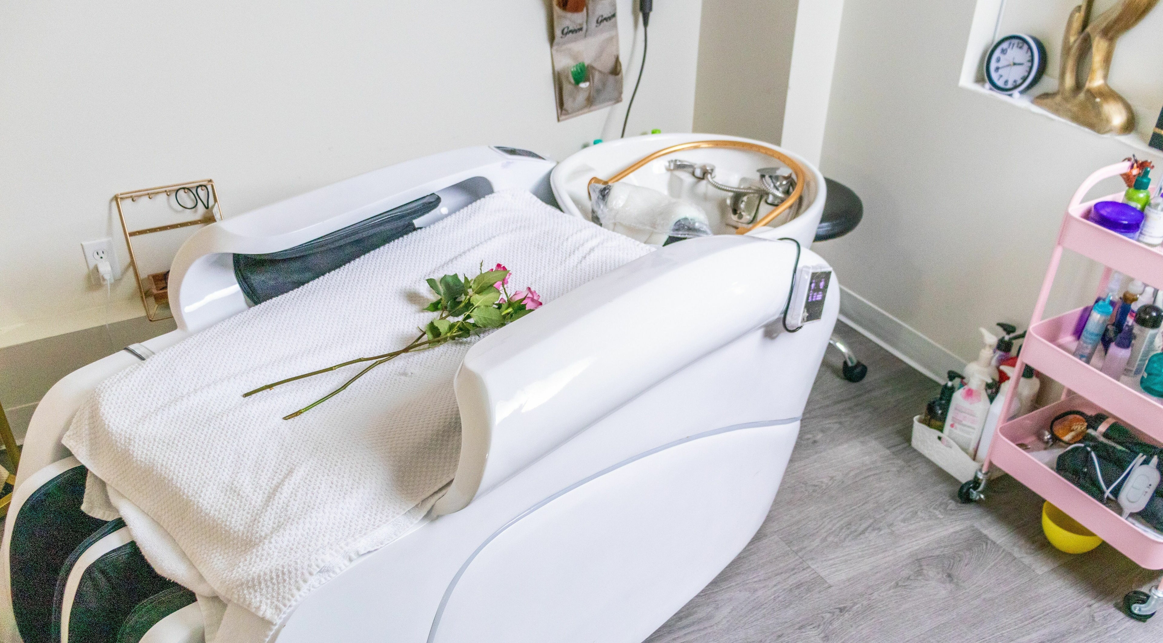 Relaxing spa pod at Beauty Gaga Health Spa in Richmond, British Columbia, CA, offering premium wellness services.