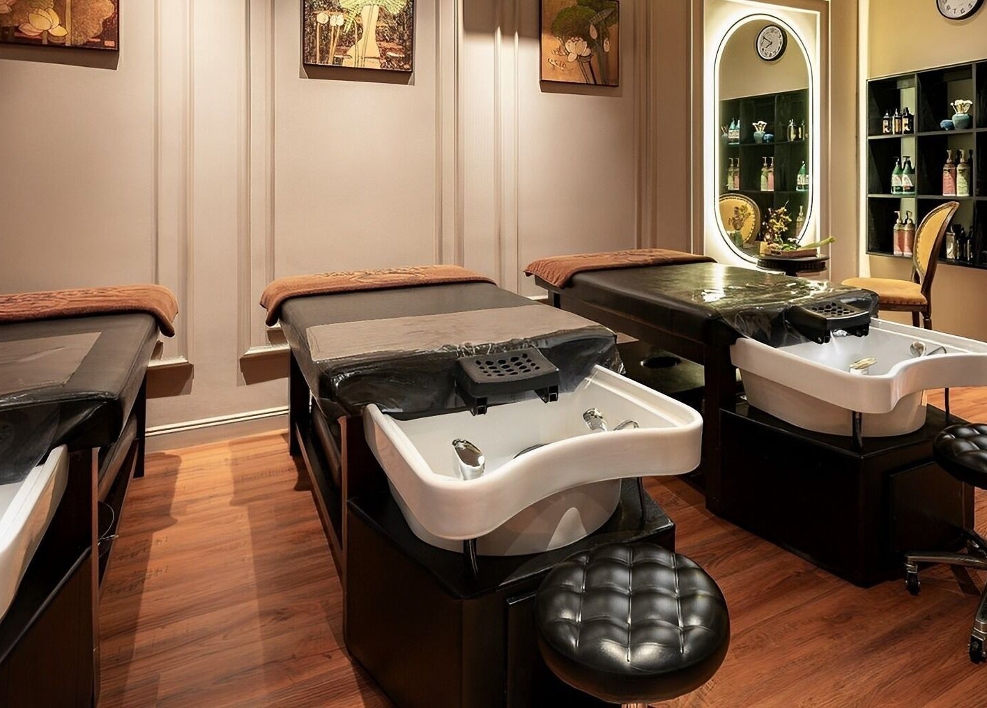 Luxurious massage room at Serene Signature Spa, Hà Nội, Hà Nội, VN, featuring elegant treatment tables and decor.