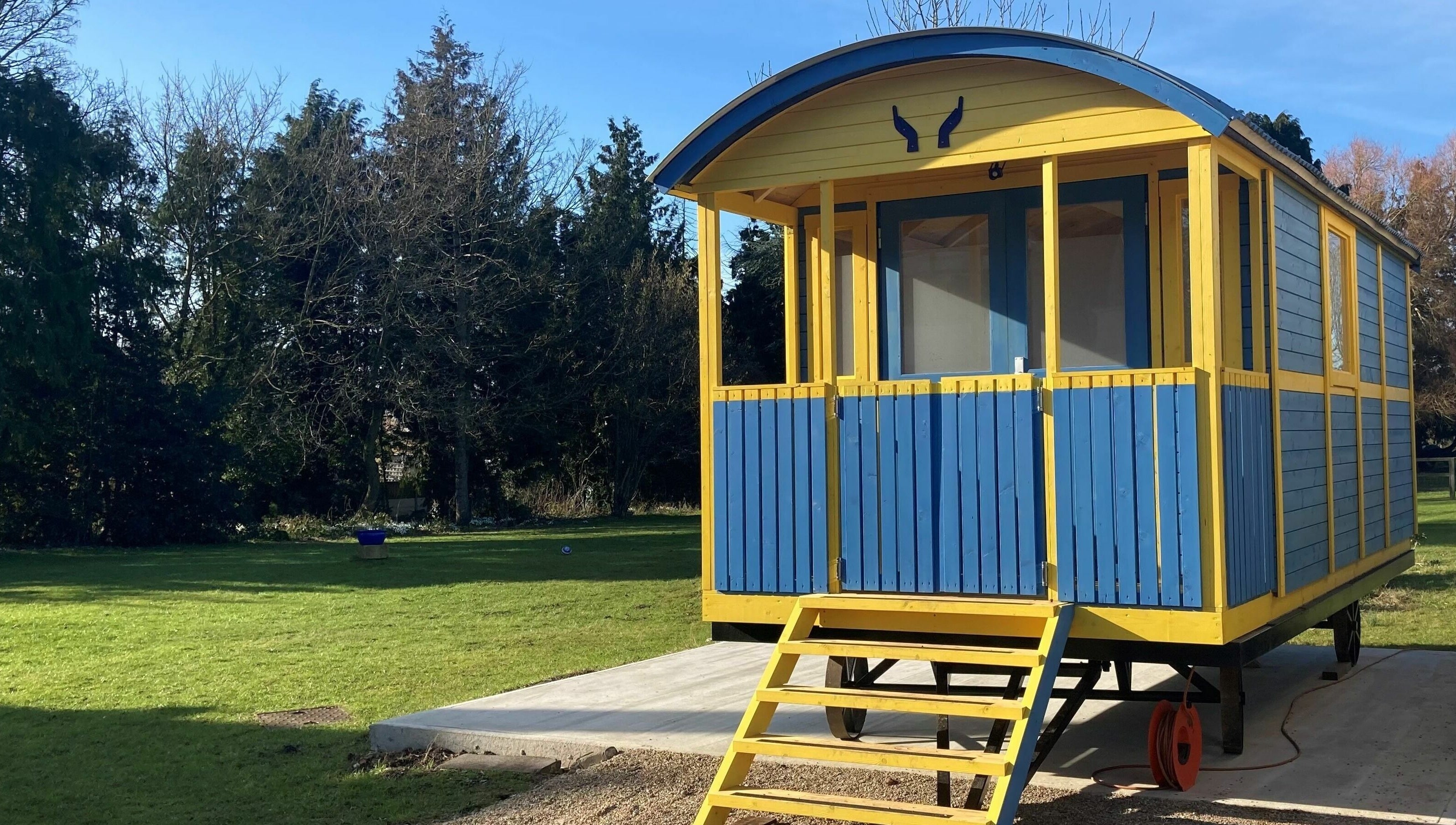 Charming yellow and blue cabin at Emma Cliffe - Holistic and Oncology Massage Therapist in Mulbarton, England, GB.