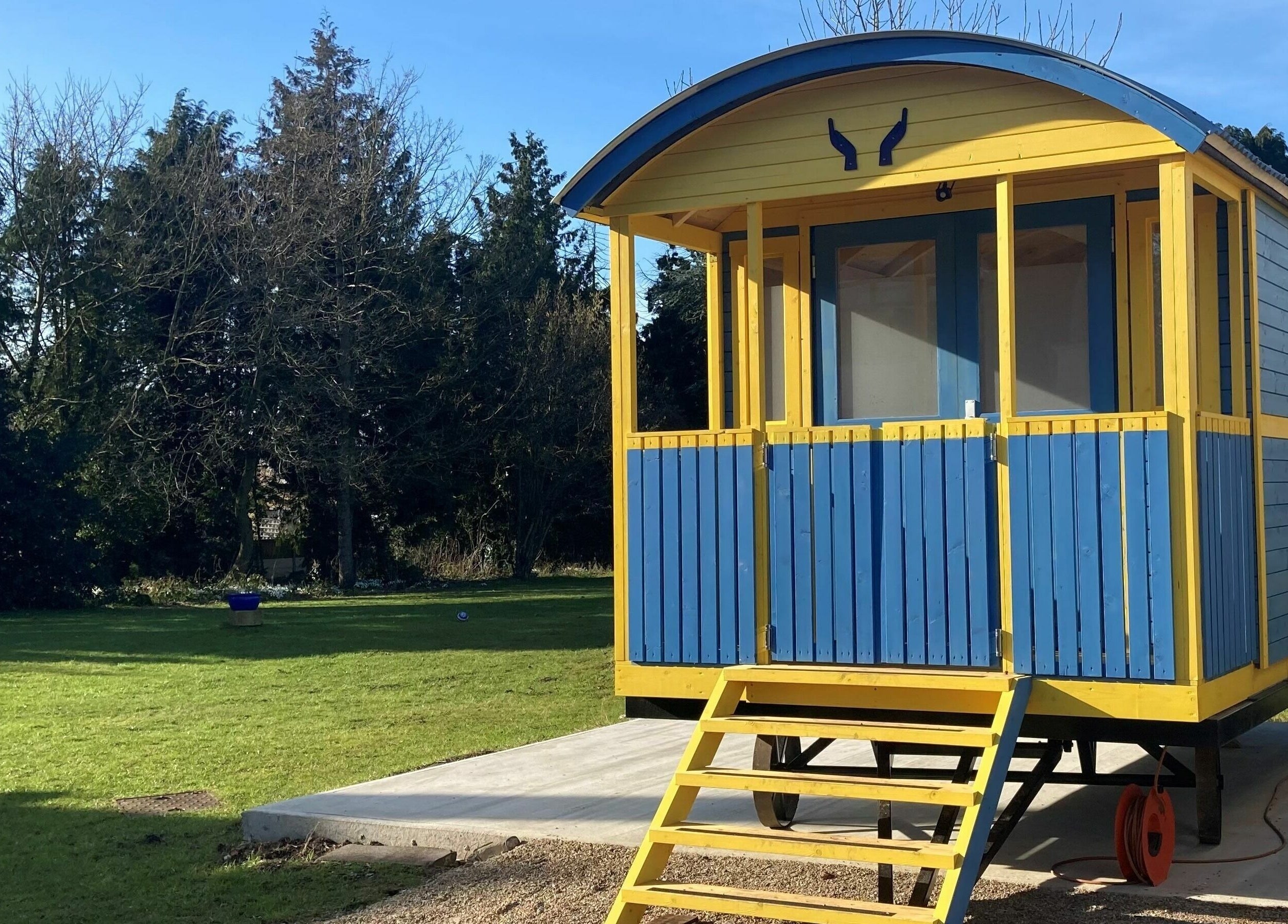 Charming yellow and blue cabin at Emma Cliffe - Holistic and Oncology Massage Therapist in Mulbarton, England, GB.
