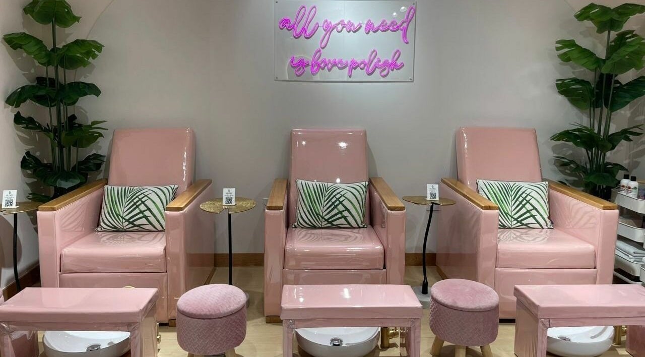 Inviting pink chairs at Le Chic Beauty Salon, Dubai. Relaxing ambiance in Dubai, Dubai, AE.