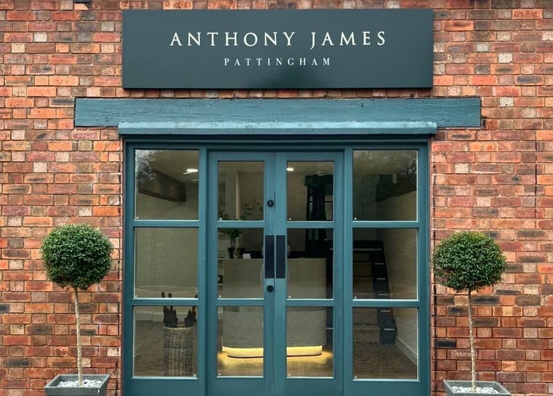 Elegant entrance of Anthony James, Pattingham, GB with brick walls and green door.