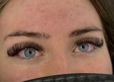 Detailed eyelash extensions at Lash Euphoria, Inverness, Scotland. Enhancing beauty with precision.
