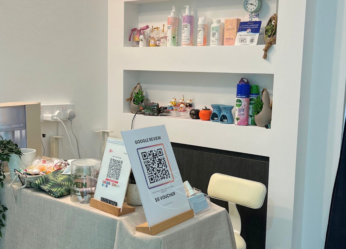 Sacchair 肌蜜轩(Sugaring Parlour) reception area in Hougang, Singapore, SG with decor and product display.