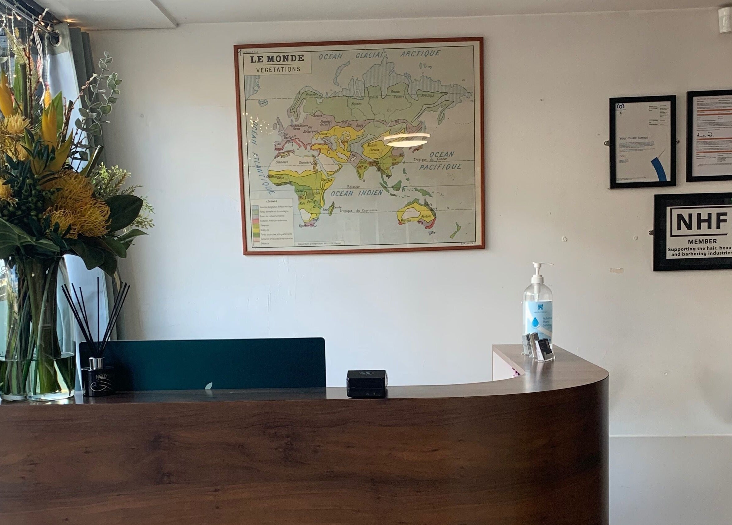 Elegant reception at Nelly McNally, Southend-on-Sea, England, GB with floral decor and framed art.