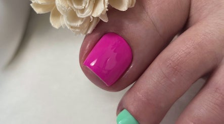 Awesome Nail Studio Russian Manicure图像3