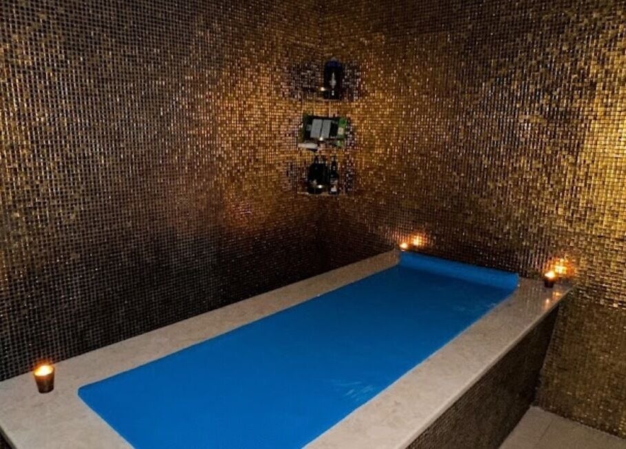 Luxurious gold-tiled spa room at Styler Gents Salon and Spa - Rabdan Area, Abu Dhabi, AE with relaxing ambiance.