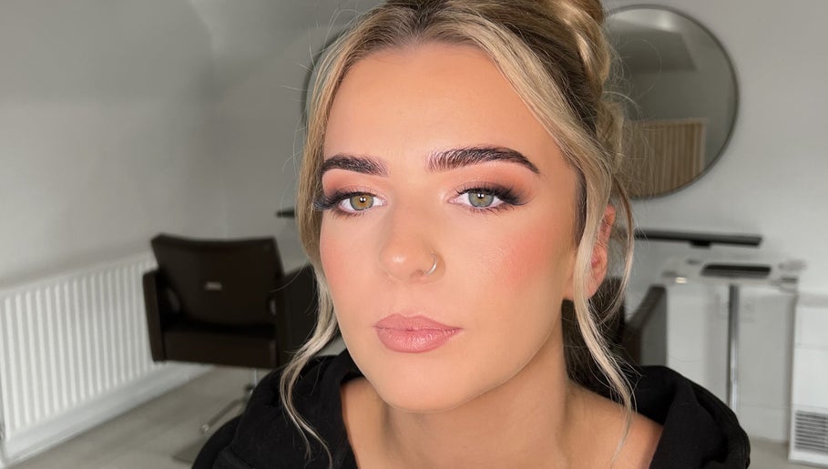 Sarah Curran Makeup and Brows billede 1