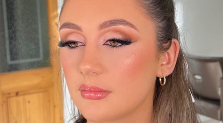 Sarah Curran Makeup and Brows billede 3