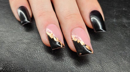 The Nail Shed - The Male Nail Tech imagem 2