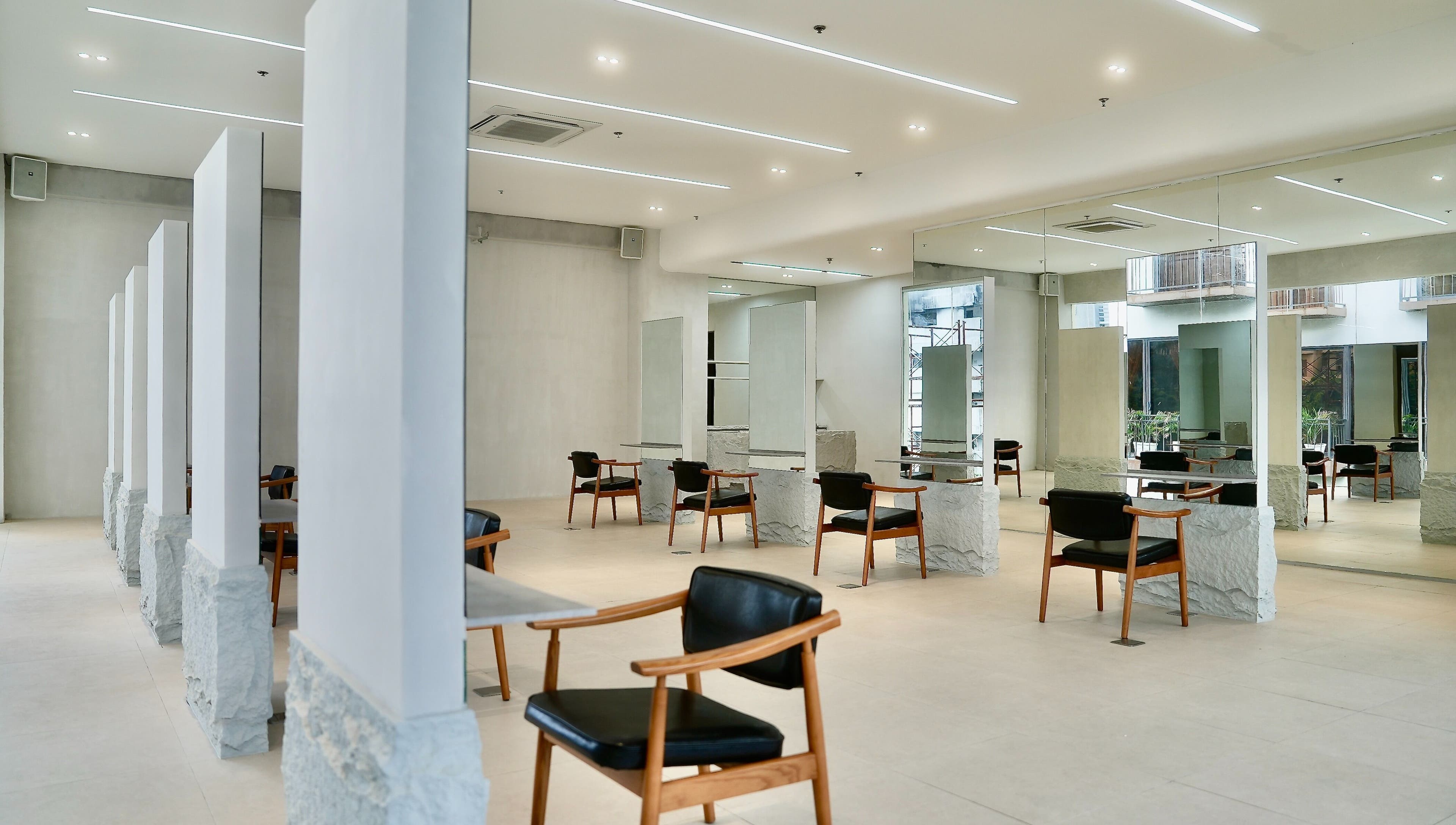 Spacious, modern interior of Rinoa Japanese Hair Salon in Cebu City, Central Visayas, PH with stylish chairs.