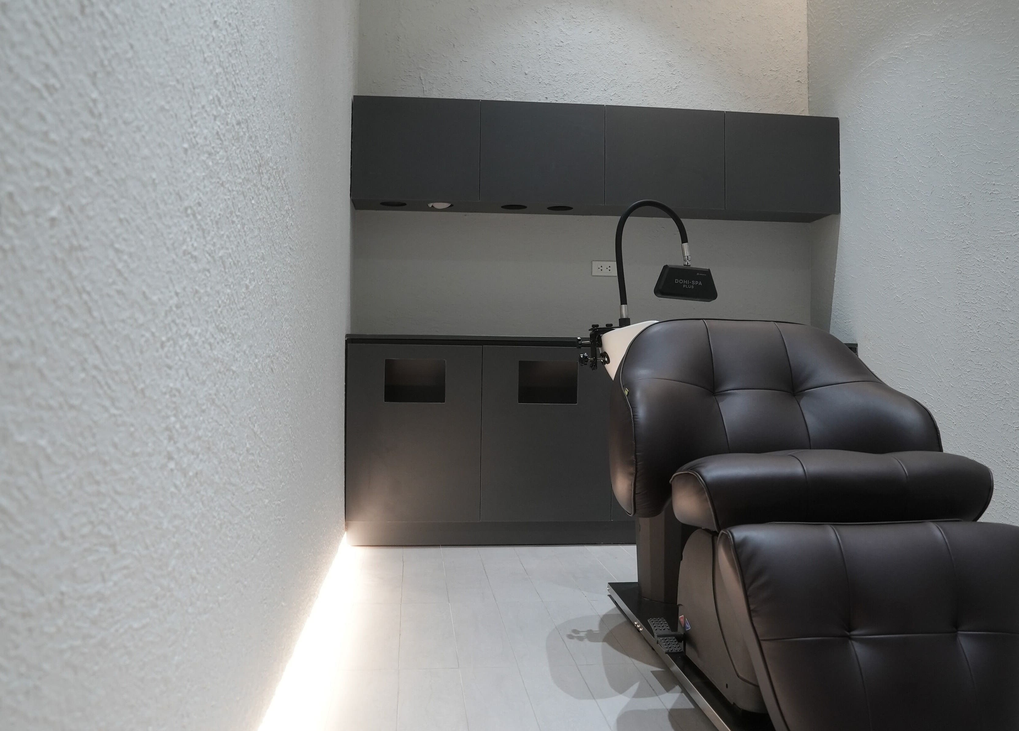 Classic wash station at Rinoa Japanese Hair Salon in Cebu City, Central Visayas, PH. Modern luxury meets comfort.