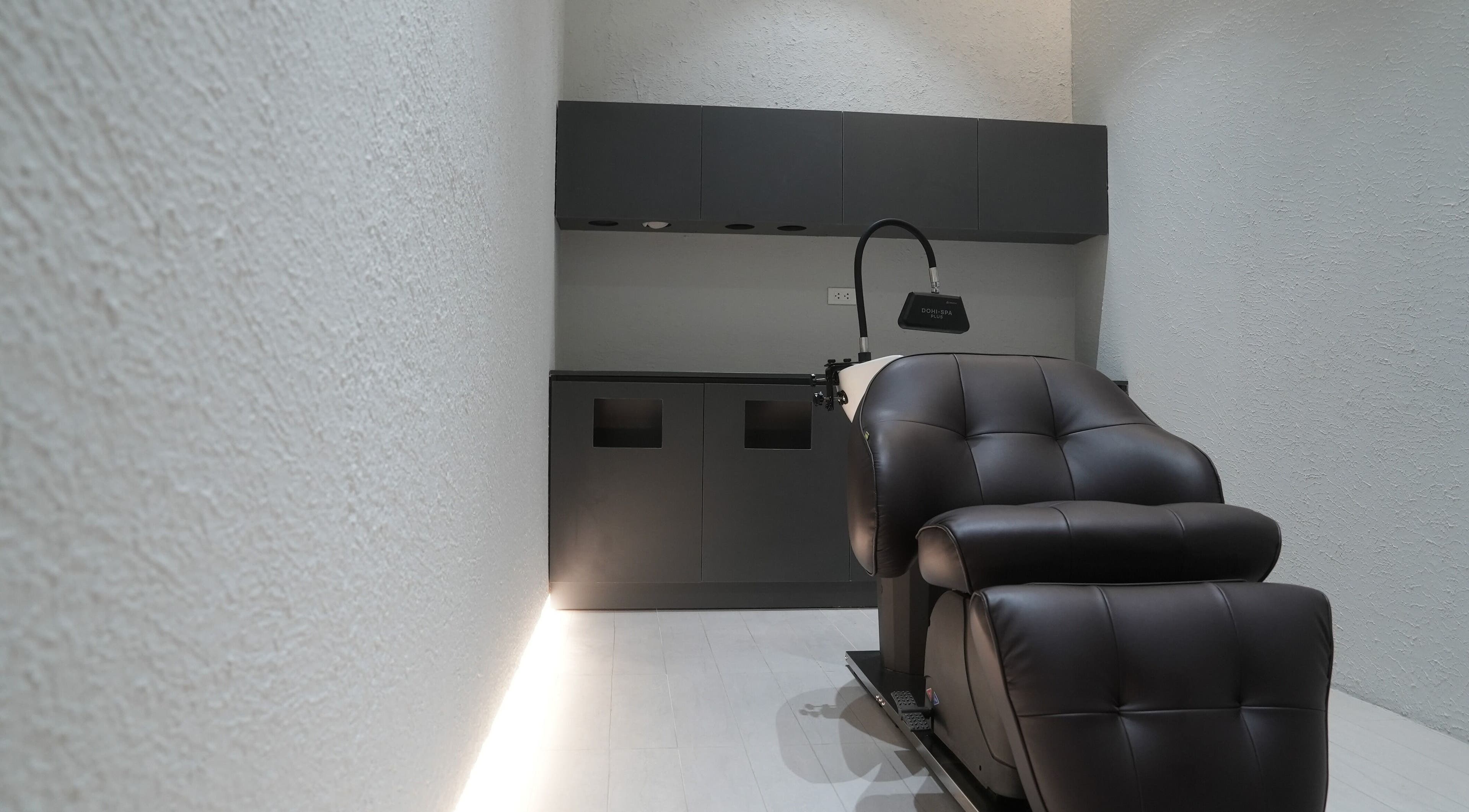 Classic wash station at Rinoa Japanese Hair Salon in Cebu City, Central Visayas, PH. Modern luxury meets comfort.