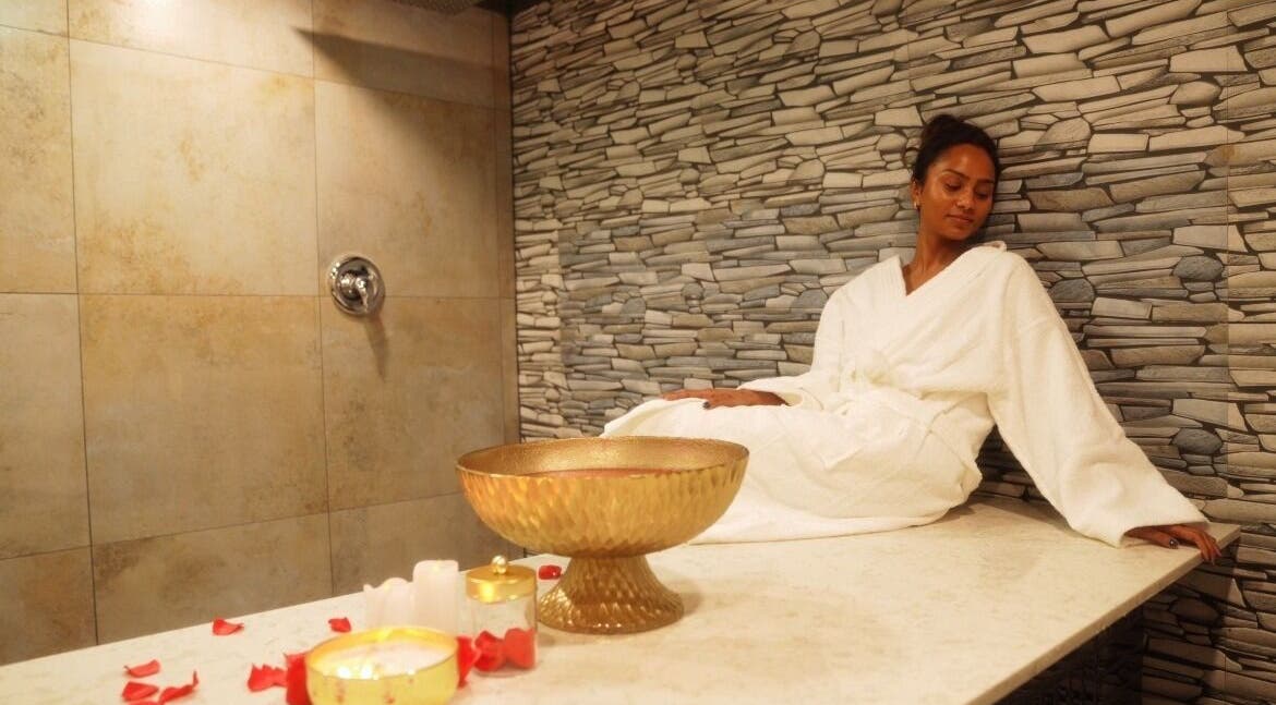 Relaxing spa room at Meye - Beautè Verte in Montréal, Québec, CA featuring a woman in a white robe.