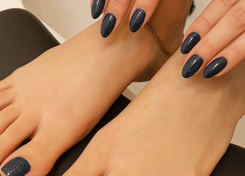 Elegant navy manicure and pedicure at Meye - Beautè Verte, Montréal, Québec, CA.