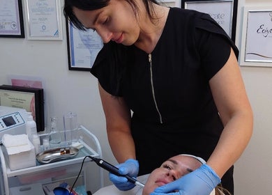 Zabieg twarzy laserem w Skro lashes Agata Skrodzka w Loughborough, England, GB.