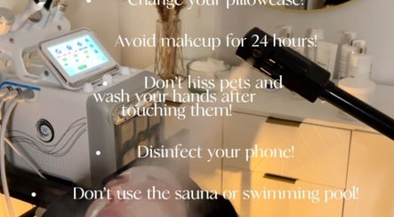 Urządzenie kosmetyczne w Skro lashes Agata Skrodzka, Loughborough, England, GB w nowoczesnym otoczeniu.