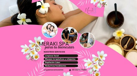Experiencia relajante en Meraki Spa Center, Ciudad De México, MX con masajes y flores blancas.