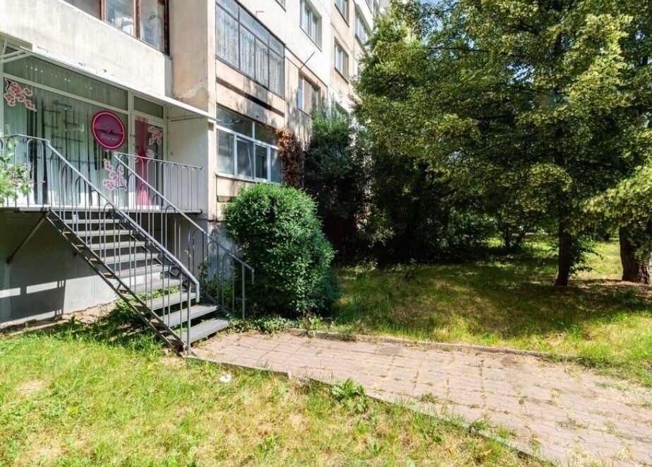 Вход на Beauty Salon Gery Art в София, Област София, BG с красива градинка.