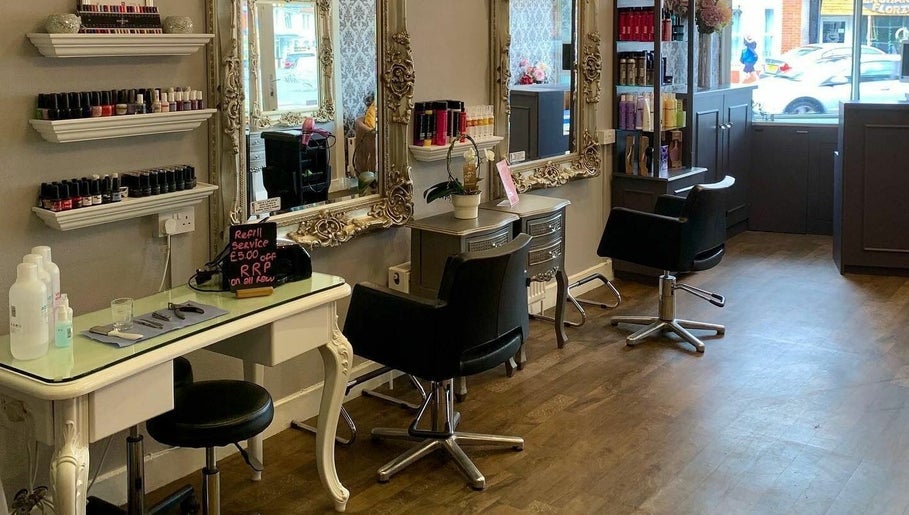 Hi-lites Hair and Beauty Studio billede 1