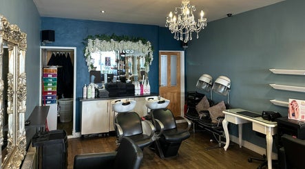 Hi-lites Hair and Beauty Studio billede 2