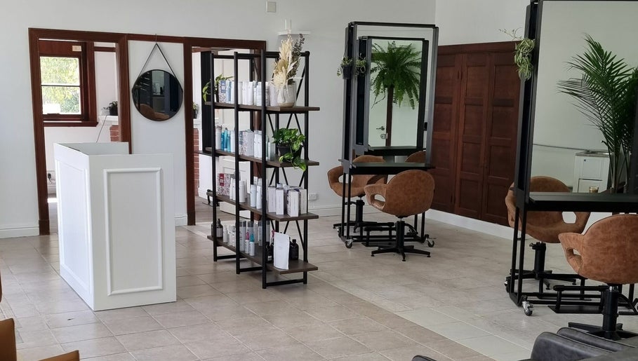 Revive Hair Salon – obraz 1