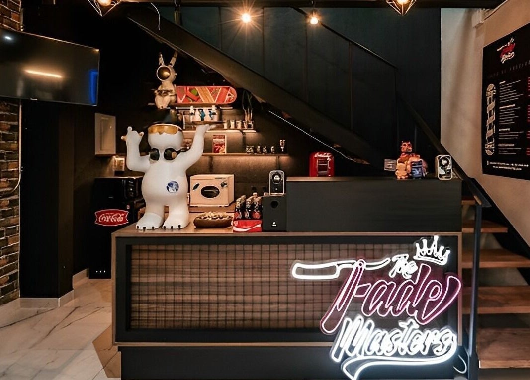 Recepción moderna en The Fade Masters, Naucalpan De Juárez, Estado De México, MX, con decoración creativa.