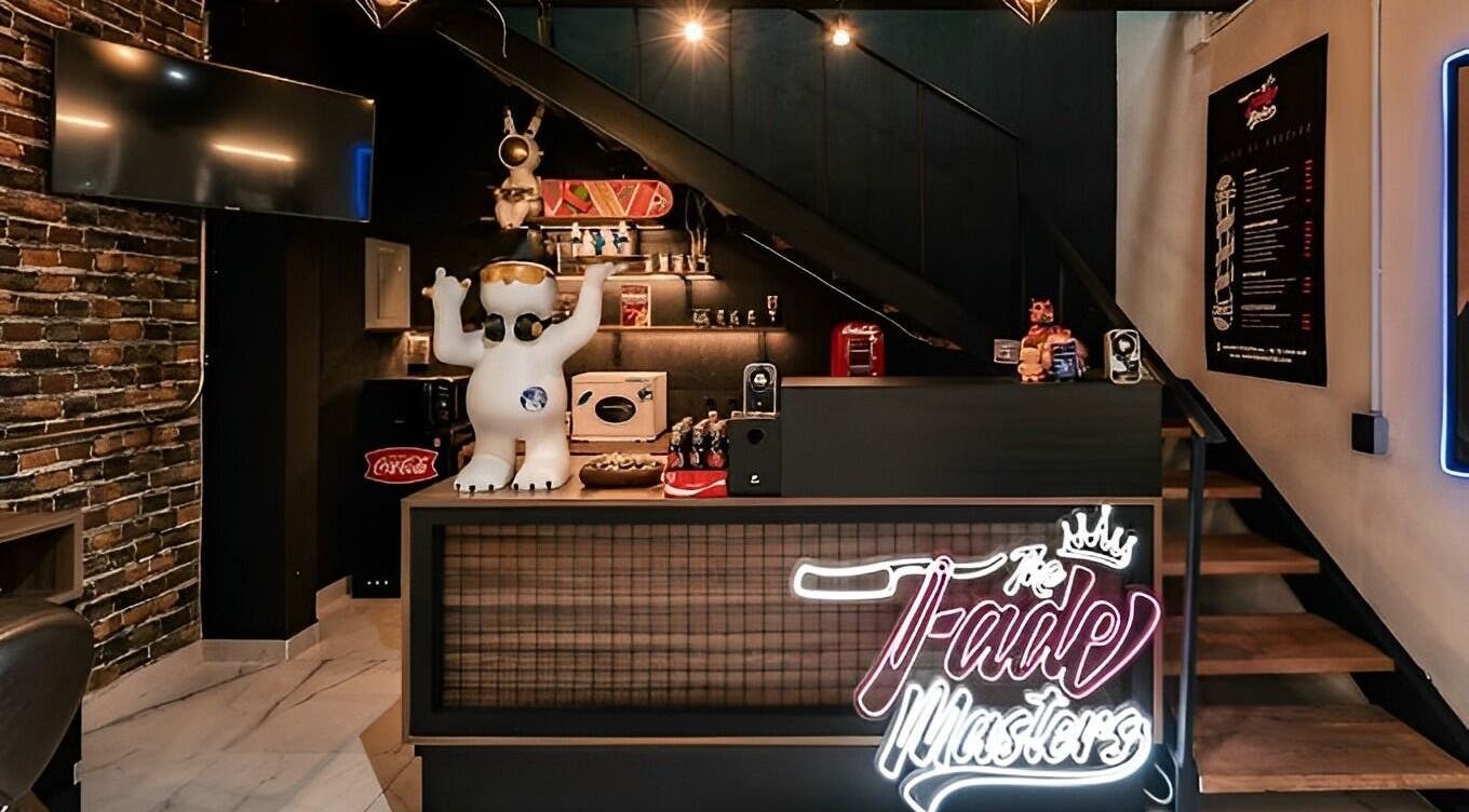 Recepción moderna en The Fade Masters, Naucalpan De Juárez, Estado De México, MX, con decoración creativa.