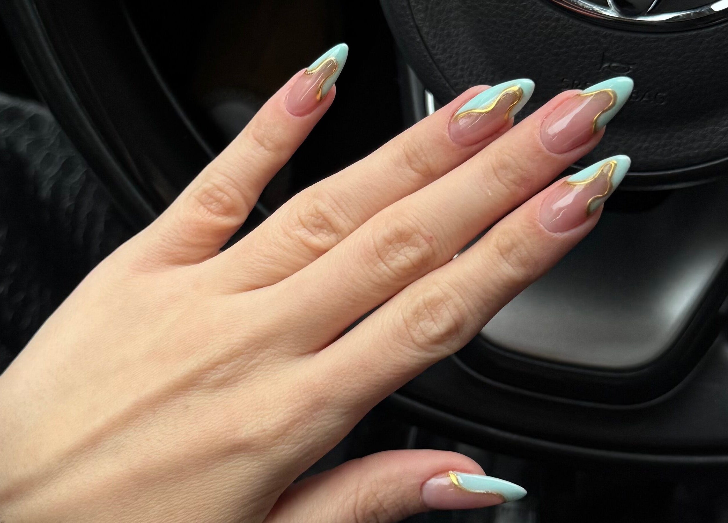 Κομψά νύχια με παστέλ διακόσμηση στο Lush Nails, Νέα Ιωνία, GR.