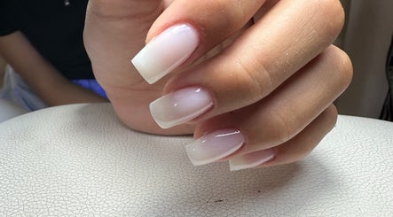 Stylish ombré manicure at Nailina Ny, Scarsdale, New York, US showcasing glossy, expertly finished nails.
