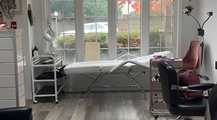 รูป Upper Glow Aesthetics (The Upper Lash & Beauty Bar) 2