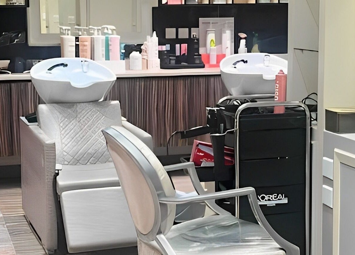Modern hair washing station at Mubrad Salon صالون مبرد, الدمام, SA, ready for a relaxing beauty experience.